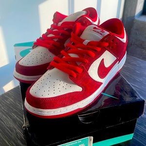 Nike SB Low Valentines Day Dunks Size 10! Dead stock!